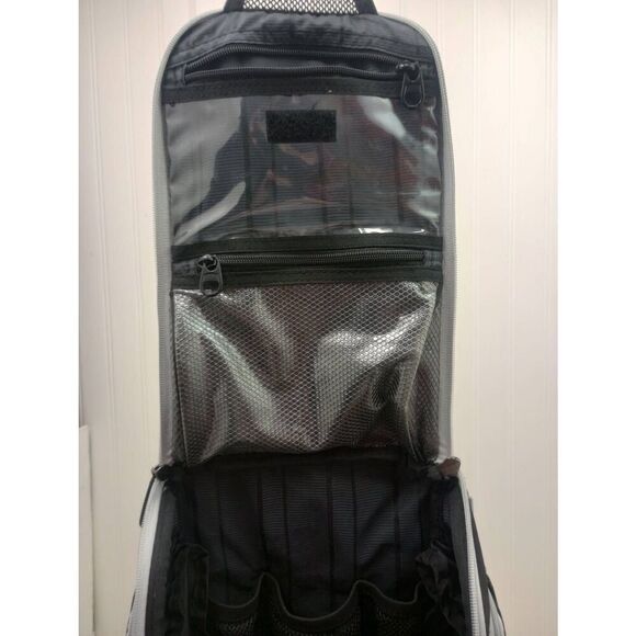 Kenneth Cole reaction, hang up, fold up, black, travel cosmetic- toiletry bag. - Picture 4 of 11